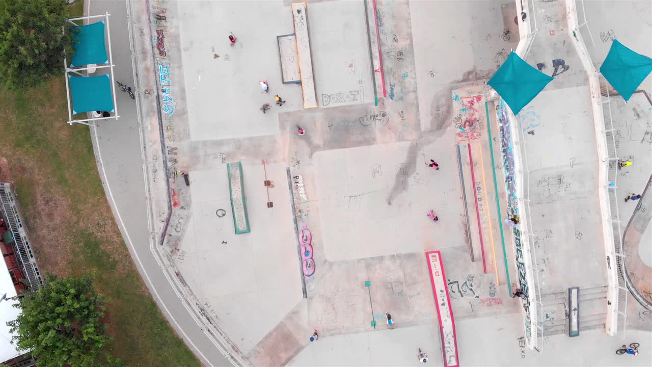 vista aérea de un parque de patinaje