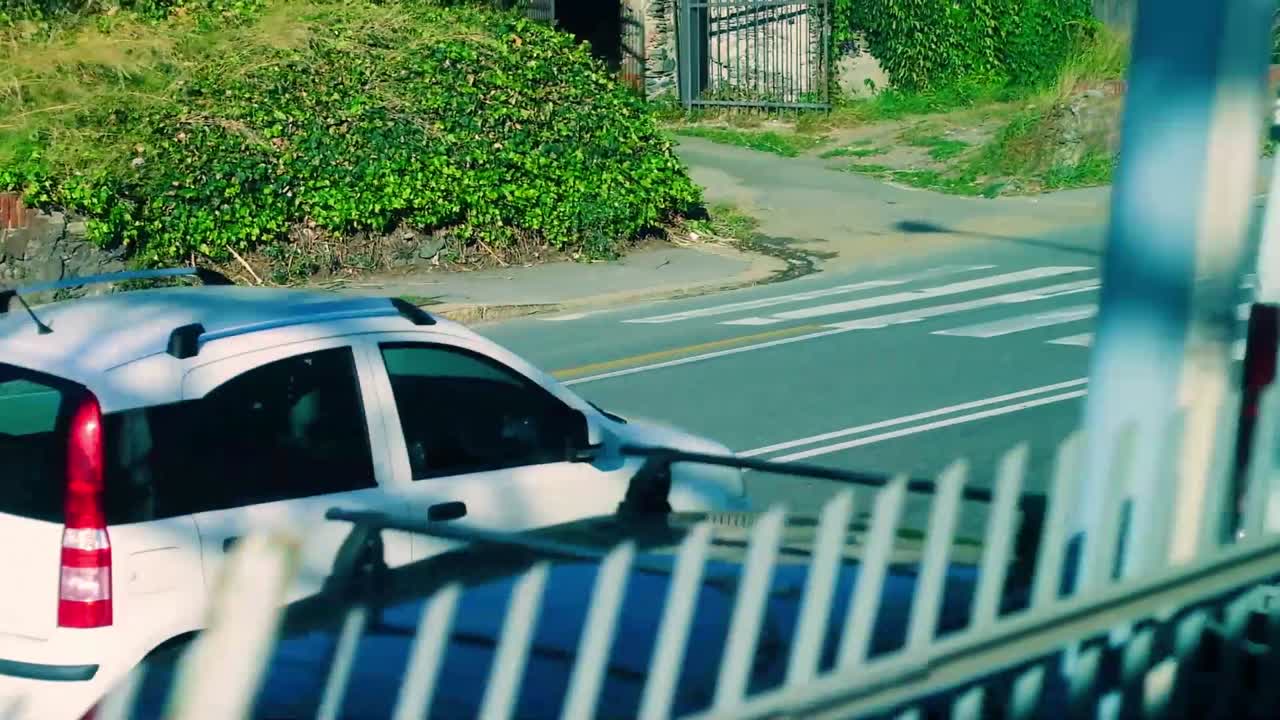 슬로우 모션으로 기차 창에서 보기