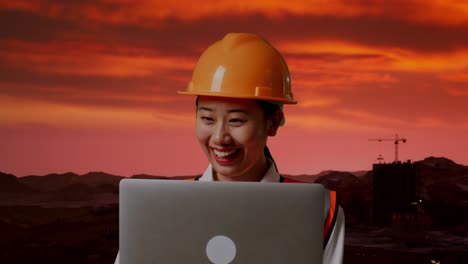 ingeniero trabajando en una computadora portátil al atardecer