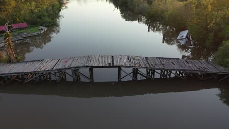 Revelación-Aérea-Del-Puente-Viejo-De-La-Puesta-Del-Sol