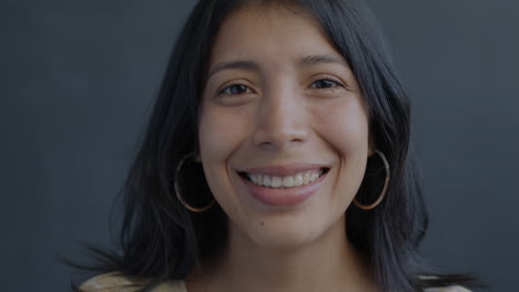retrato de una mujer feliz