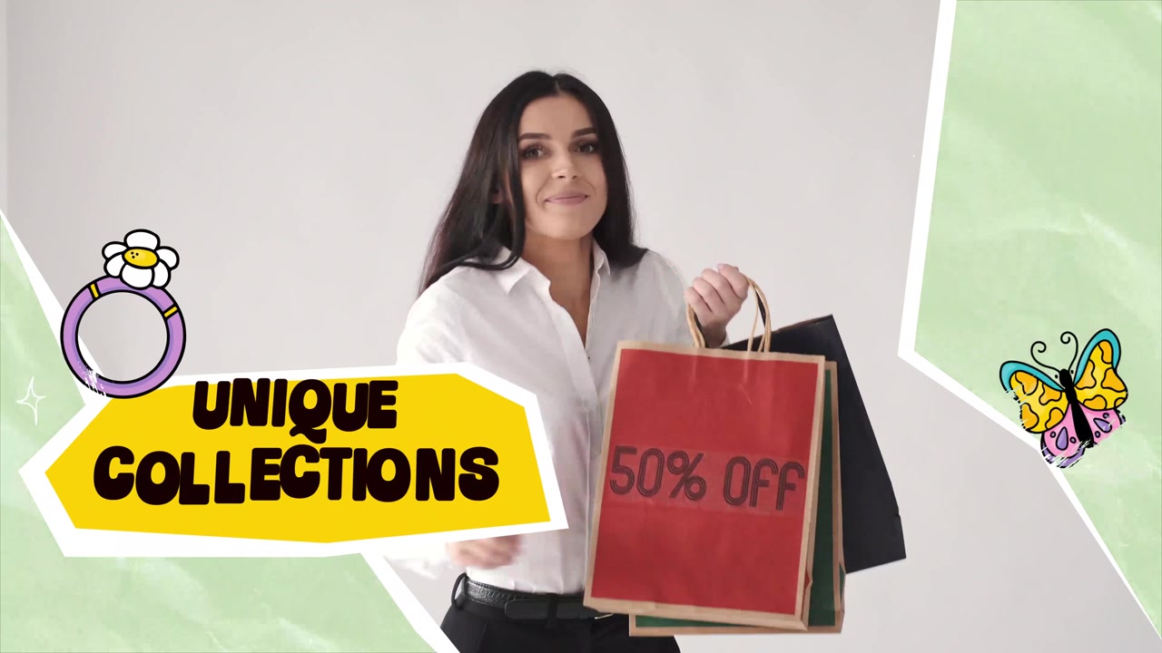 Giovane donna con borse della spesa che mostra uno sconto del 50%