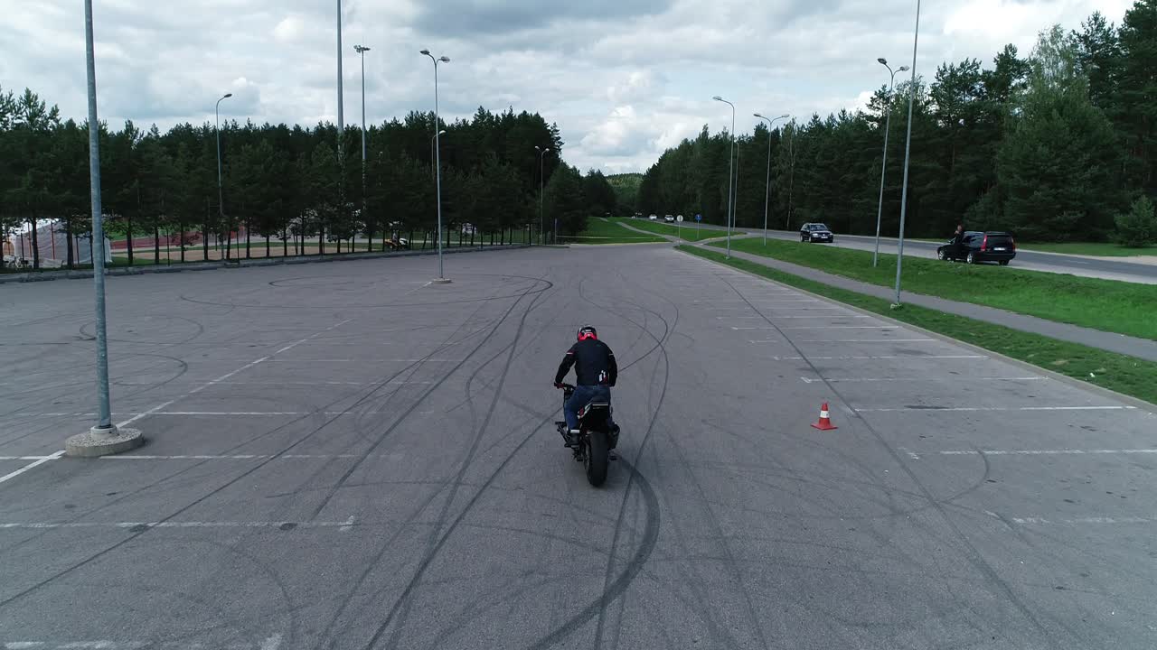 día soleado y cálido en entrenamiento de aturdimiento