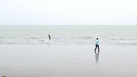 Fotograf,-Traditionelles-Netzfischen,-Kuakata-Sea-Beach,-Bangladesch