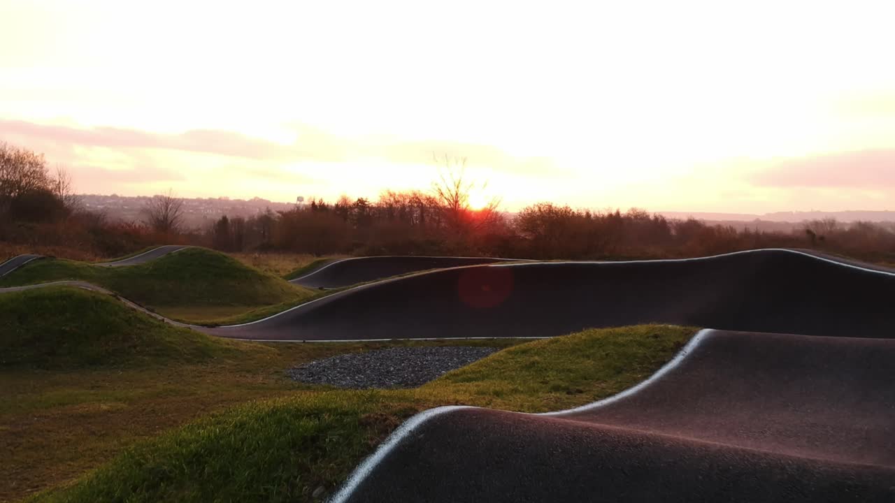 천천히 eboard를 드러내는 드론