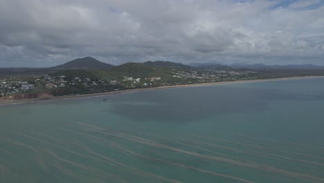 Farnborough-Beach-And-Yeppoon-Main-Beach-At-Summer-In-Livingstone-Shire,-Queensland,-Australia