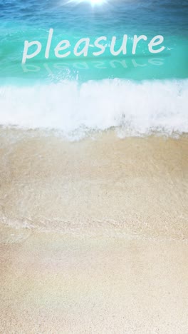 signo de playa de verano en la costa tropical con agua turquesa y cielo azul