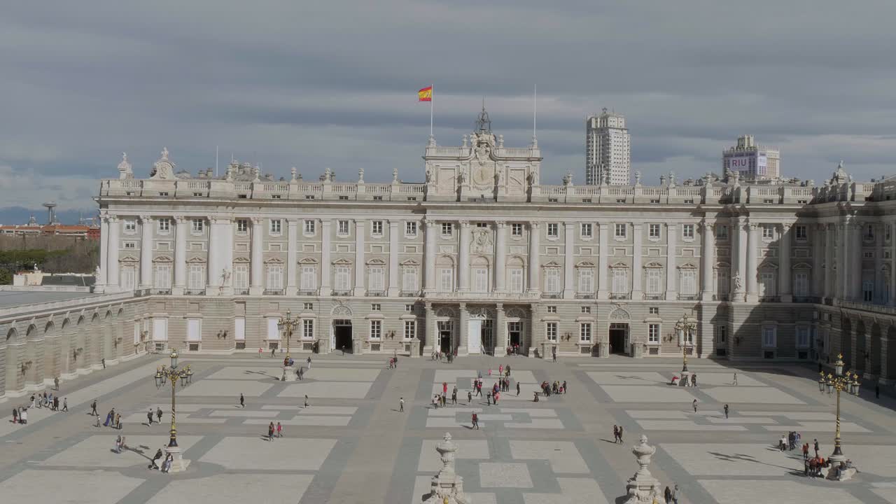 королевский дворец в мадриде называется паласио реал