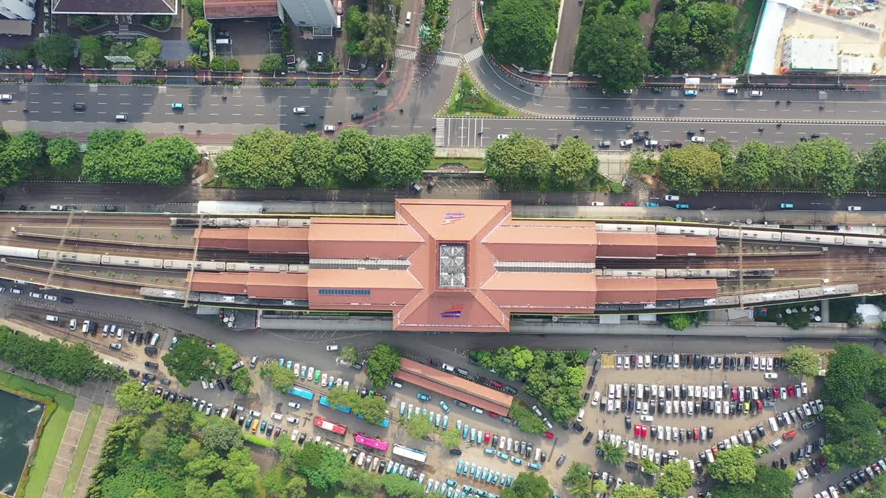 도시 의 기차역 의 공중 사진