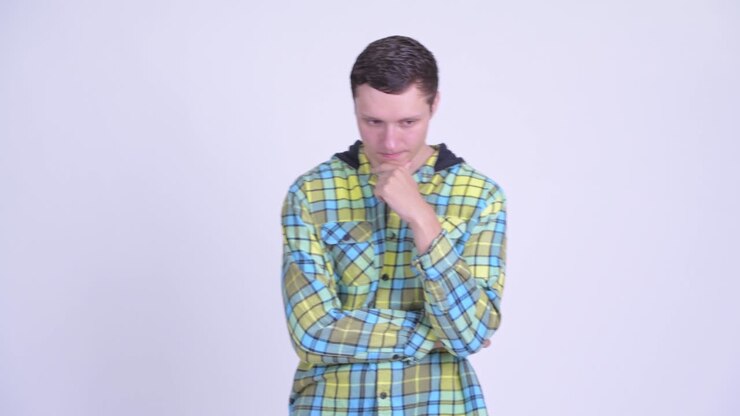 Giovane uomo hipster bello