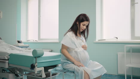 pregnant woman in labor