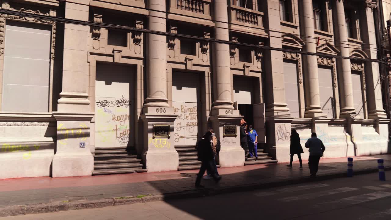 칠레 발파라이소의 항구 및 행정 구역 왼쪽으로 팬