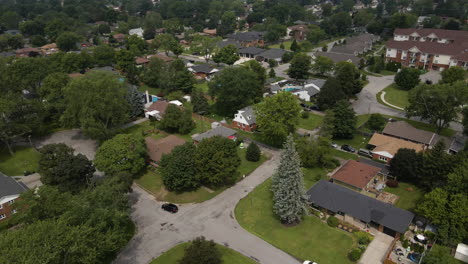 Drone-orbit-tilt-up-reveals-peaceful-suburban-neighborhood,-overcast-day