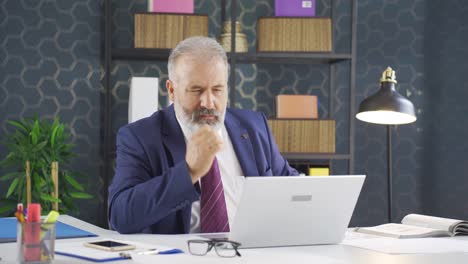 Businessman-biting-his-nails.