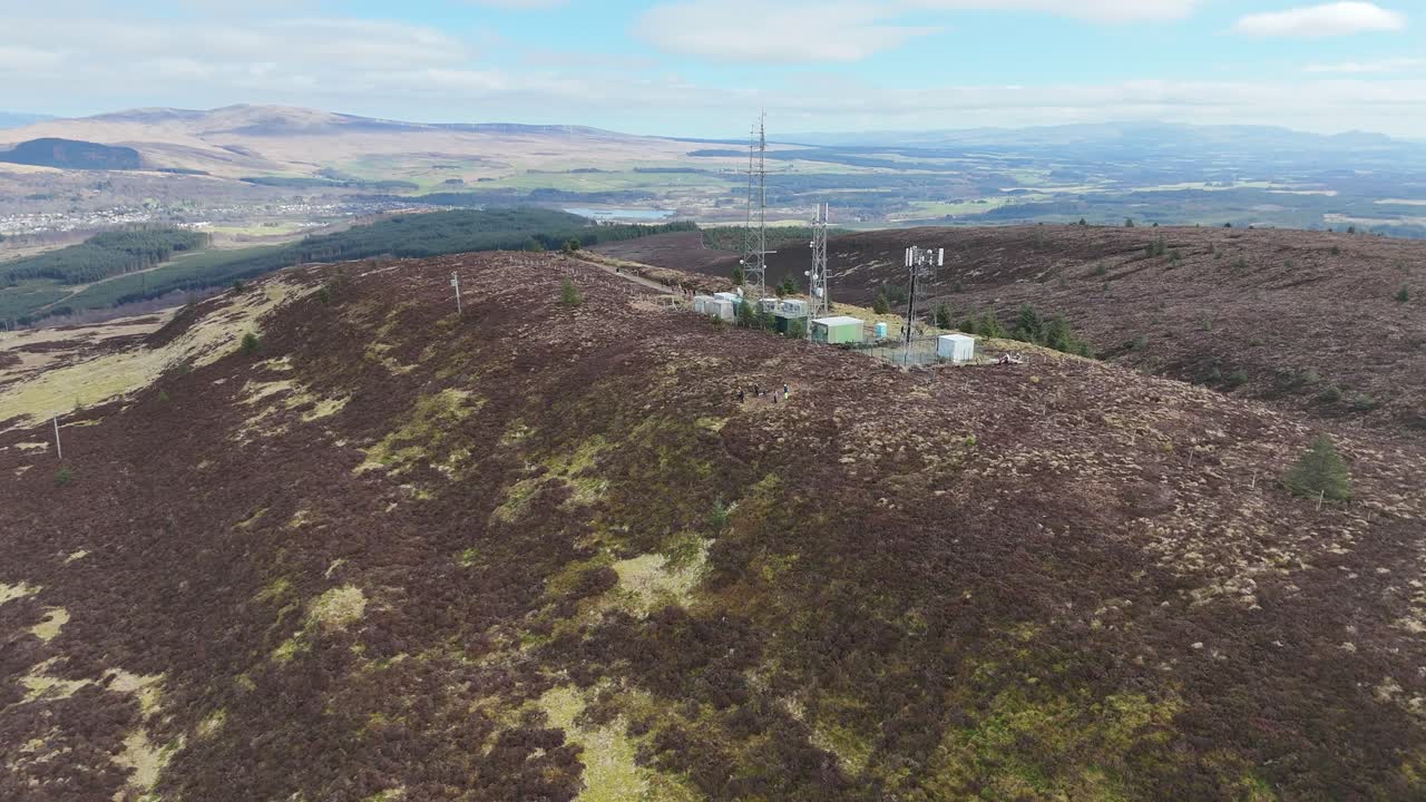 alfombra telefónica en la cima de la colina ben gullipen escocia
