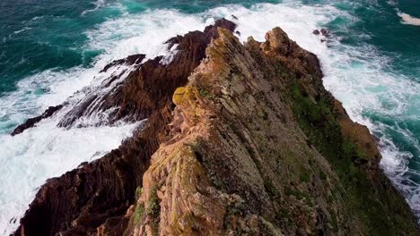 Waves-Crash-onto-Jagged-Rock-Ridge-in-Turquoise-Ocean-in-Big-Sur,-Cali