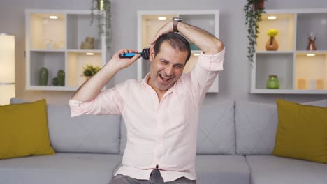 Man-combing-his-hair.