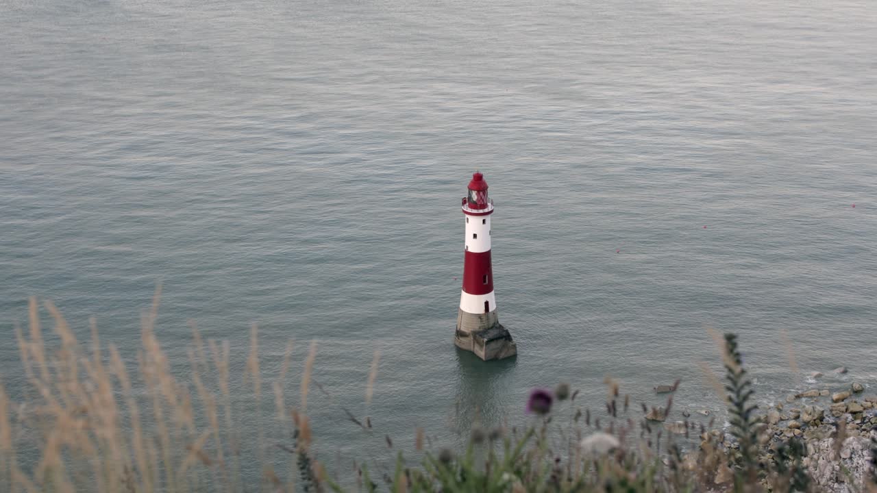 una toma deslizante de beachy head en el reino unido desde el acantilado
