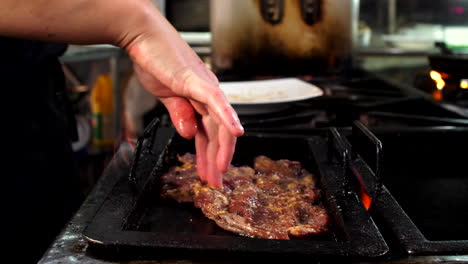 在餐廳煮烤牛肉,近距離,地中海式