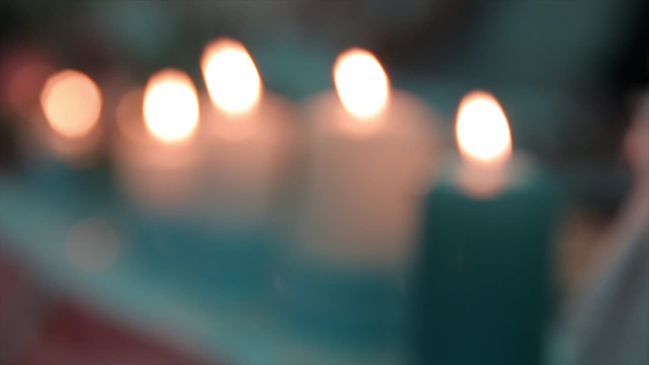 velas en una mesa en un evento especial