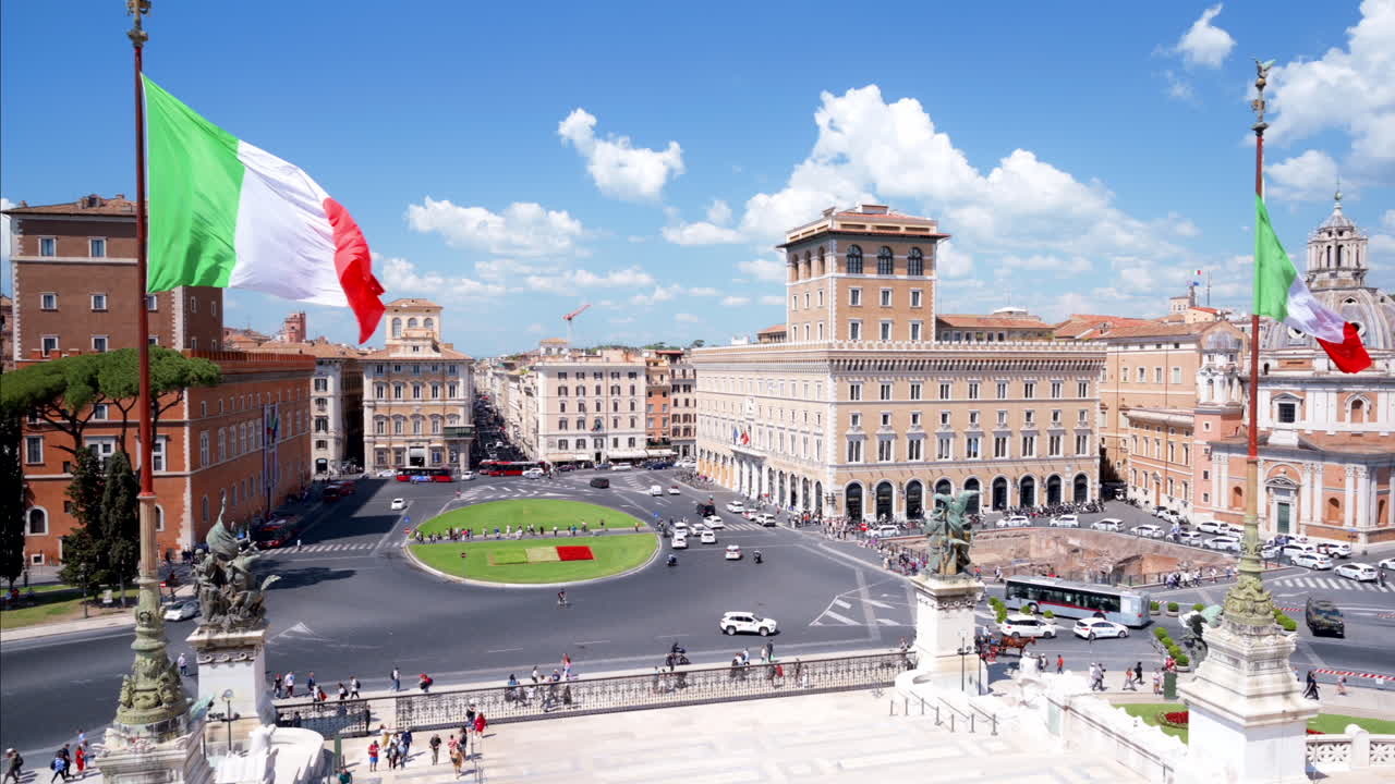 Roma, Italia - 16 giugno 2022: l'Altare della Patria, monumento a Vittorio Emanuele II al tramonto