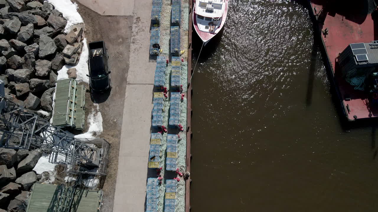 muelle de pesca de langosta en percé, québec, canadá