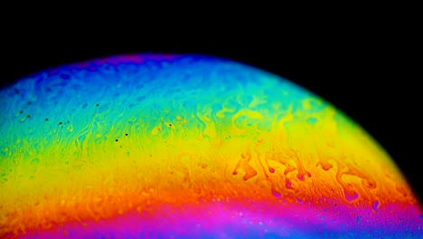 la burbuja de jabón crea una paleta de arco iris colorida y psicodélica con remolinos y olas
