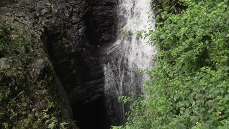 waterfall natural bridge springbrook national park australia nature touristic spot