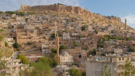 el paisaje urbano de la antigua ciudad de mardin con sus tradicionales casas de piedra en el este de turquía