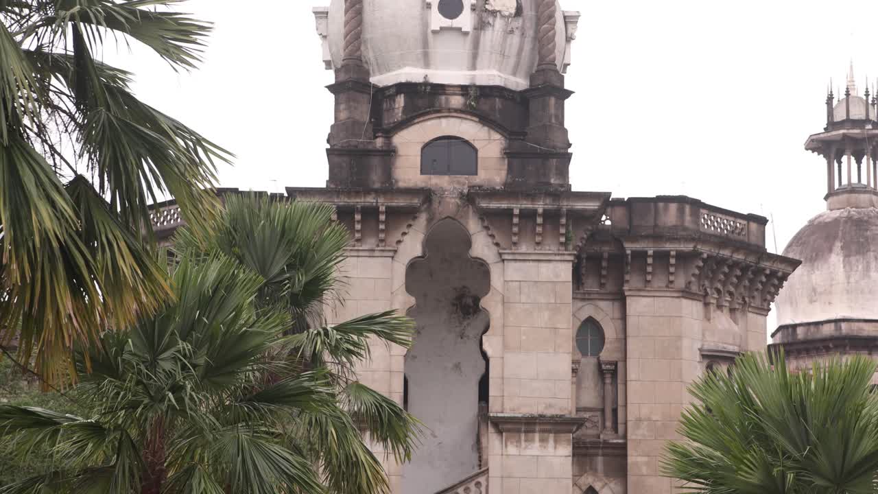 arquitectura mogol india de estilo antiguo en la antigua estación de tren en kuala lumpur, malasia