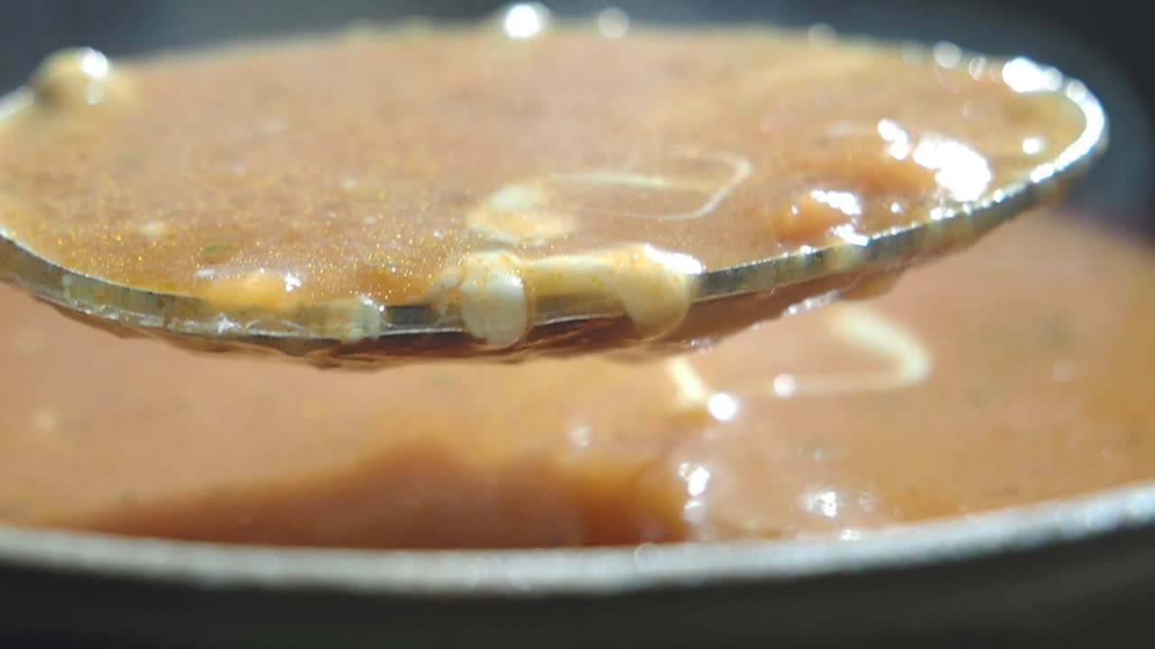 горячий томатный суп