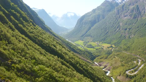 toma de drones de la hermosa naturaleza fotografía aérea del paisaje natural de noruega