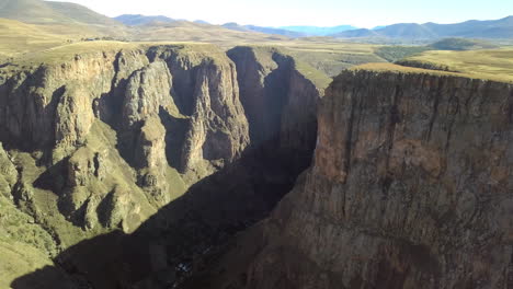 Flowing-over-the-mountain