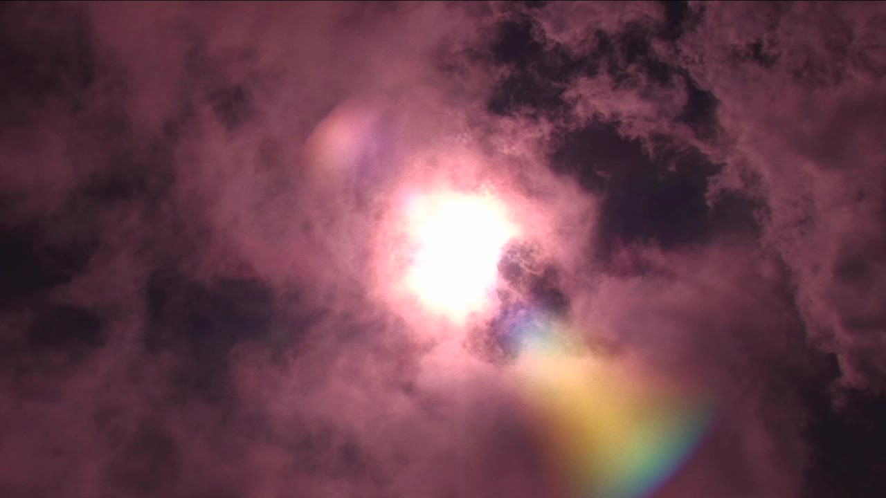 sol cubierto por nubes