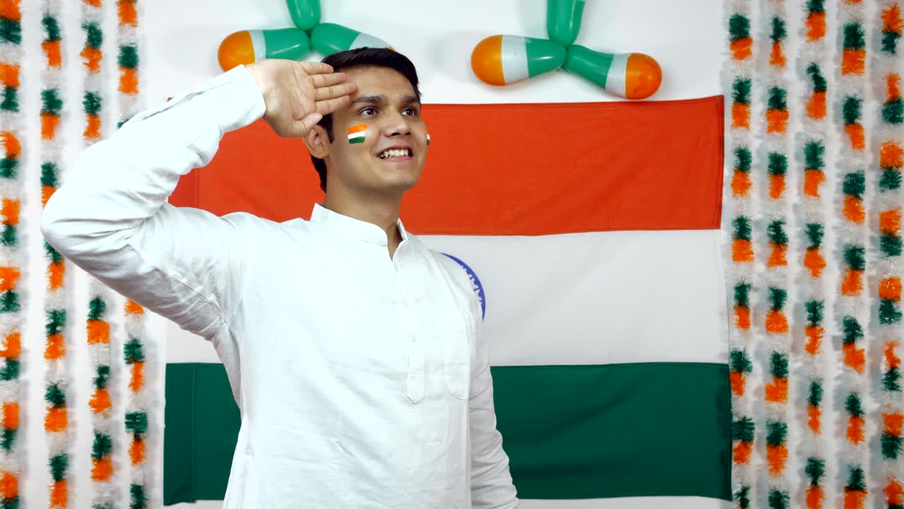 인도 국기 에 인사 하는 인도 소년 - 공화국 의 날 개념