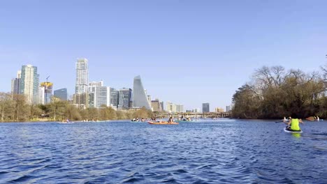 horizonte de austin y gente remando