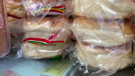 primer plano de pan de paquete vendido en la tienda de kolkata, bengala occidental