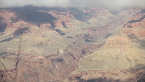 Ein-Langer,-Langsamer-Zoom-Aus-Der-Mitte-Des-Südrands-Des-Grand-Canyon