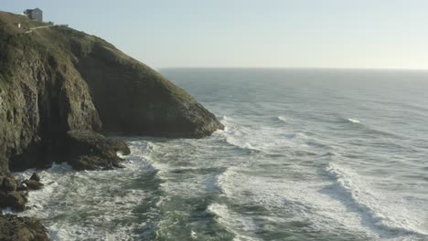 Rocky-Oregon-coastline-with-ocean-waves-crashing