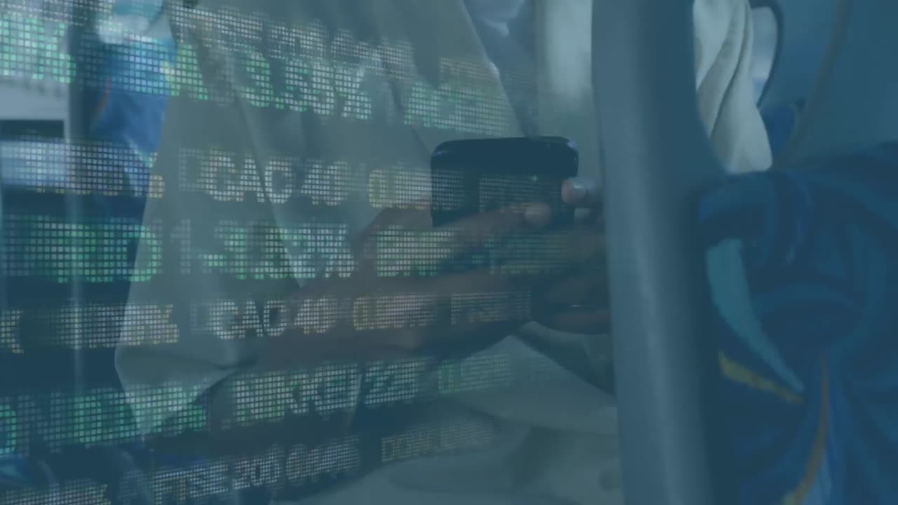 스마트 폰과 데이터를 사용하는 여성