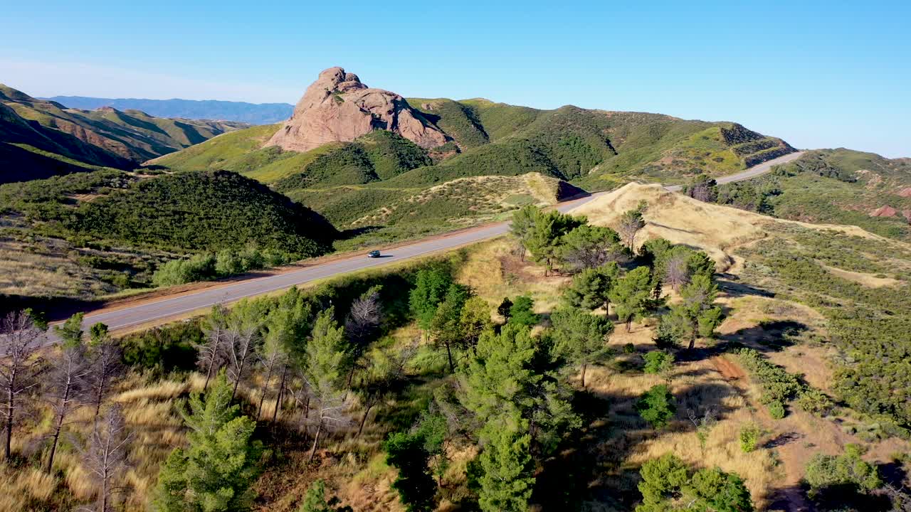 加州卡斯塔克湖休斯路附近拍攝的無人機圖片