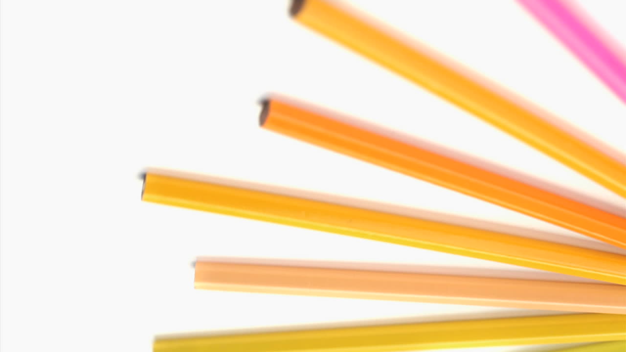 lápices de color en rotación