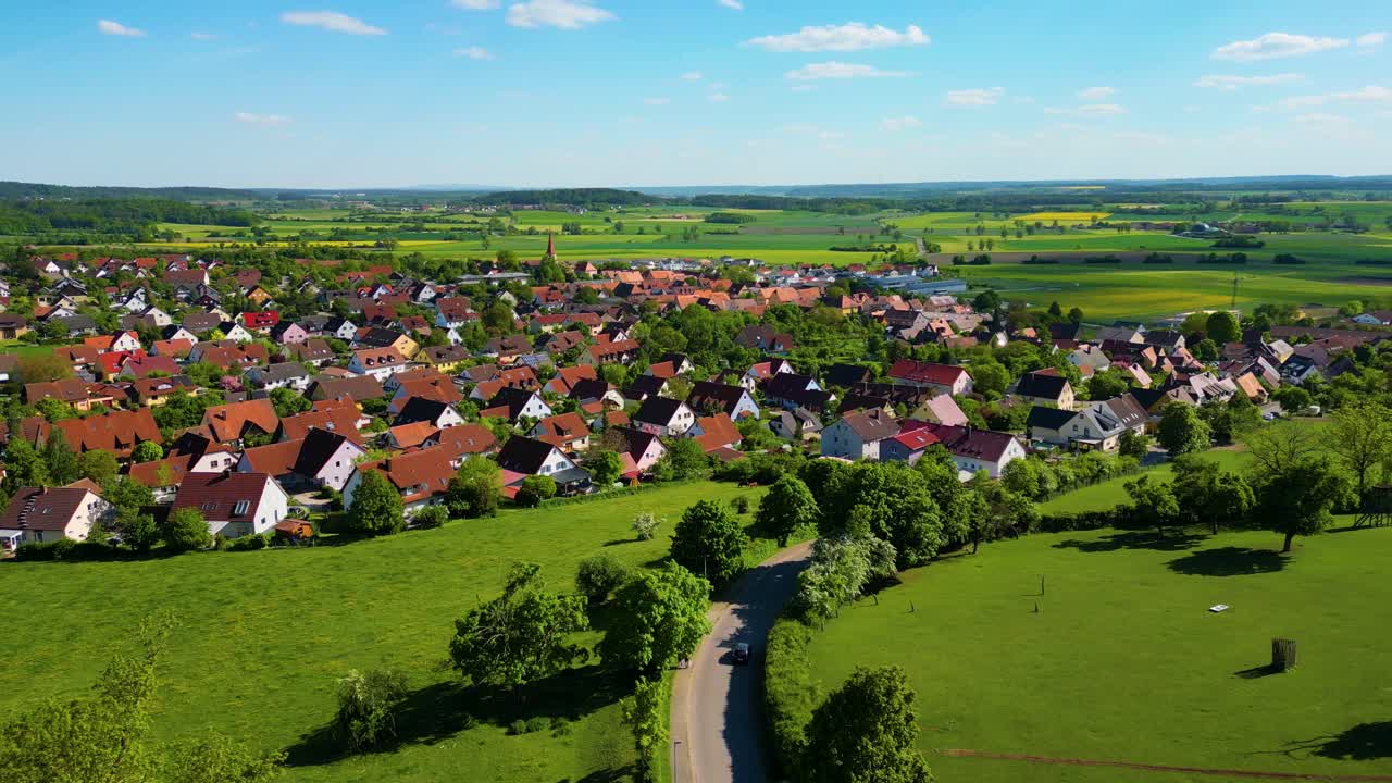 4K-videoer med luftdrone av landsbyen Colmberg i Bayern, Tyskland