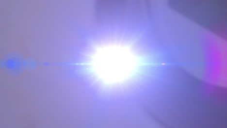 animación de cerradura de seguridad giratoria con reloj sobre el rastro de luz en fondo borroso