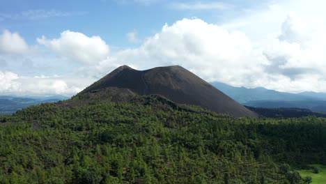 Tiro-De-Drone-Del-Volcán-Paricutin-En-Un-Día-Nublado-En-Michoacán