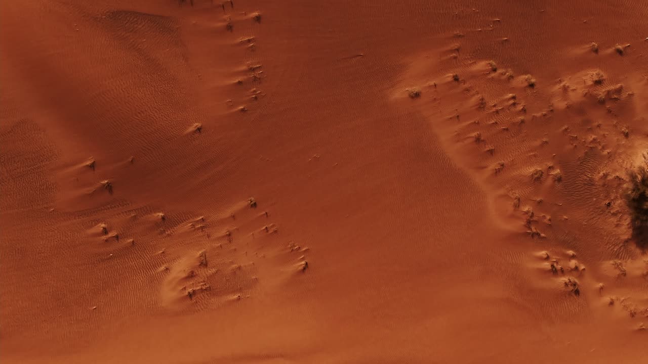 воздушный вид пустынных дюн