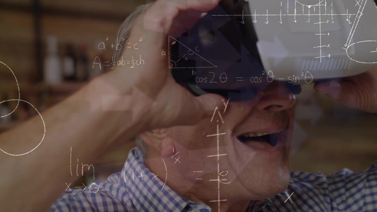 Matematiske ligninger svævende foran en ældre kaukasisk mand iført VR-headset