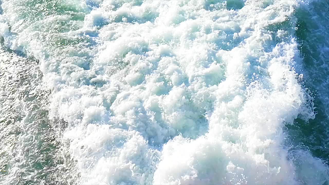 spray de motor loco con cámara lenta