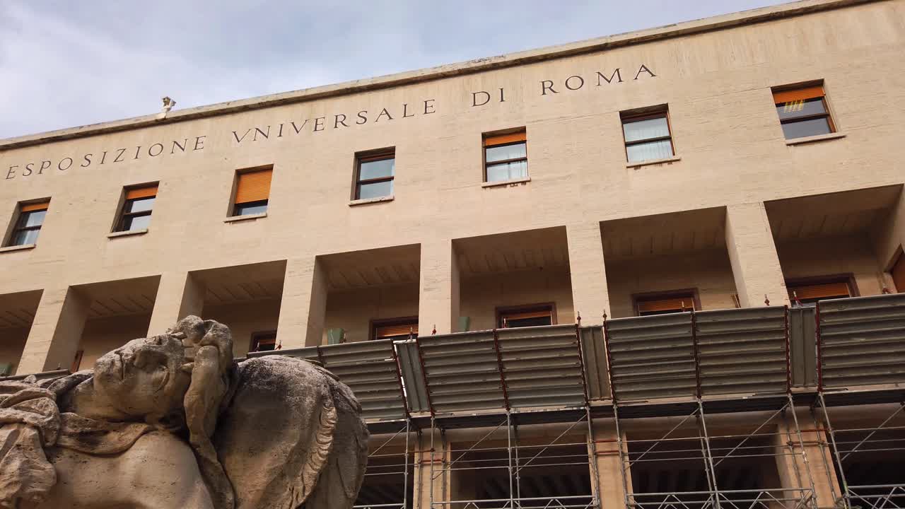 파시스트 시대 건축물이 있는 에우르, 로마 지구 건물