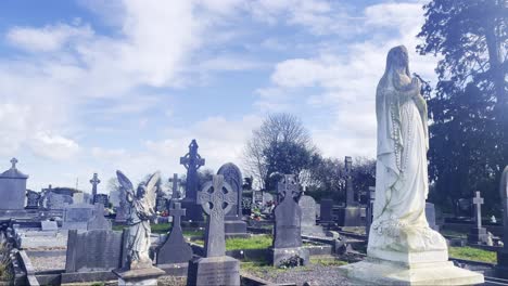 Very-old-graveyard-in-Ireland,-beautyful-statues-and-carvings-of-a-master-stonemason-long-gone